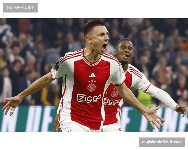 阿贾克斯凭借博古伊斯两次助攻，2-0击败特尔斯达